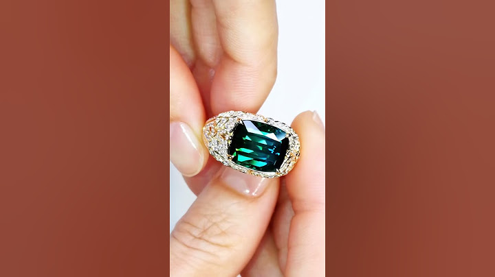 Which ring would you choose? 🤍💍 #jewelry  #engagementring #diamond #love #couples #mossanite #ring
