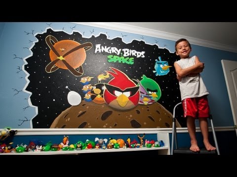 ANGRY BIRDS SPACE Wall Mural Painting - 2 day Time-lapse