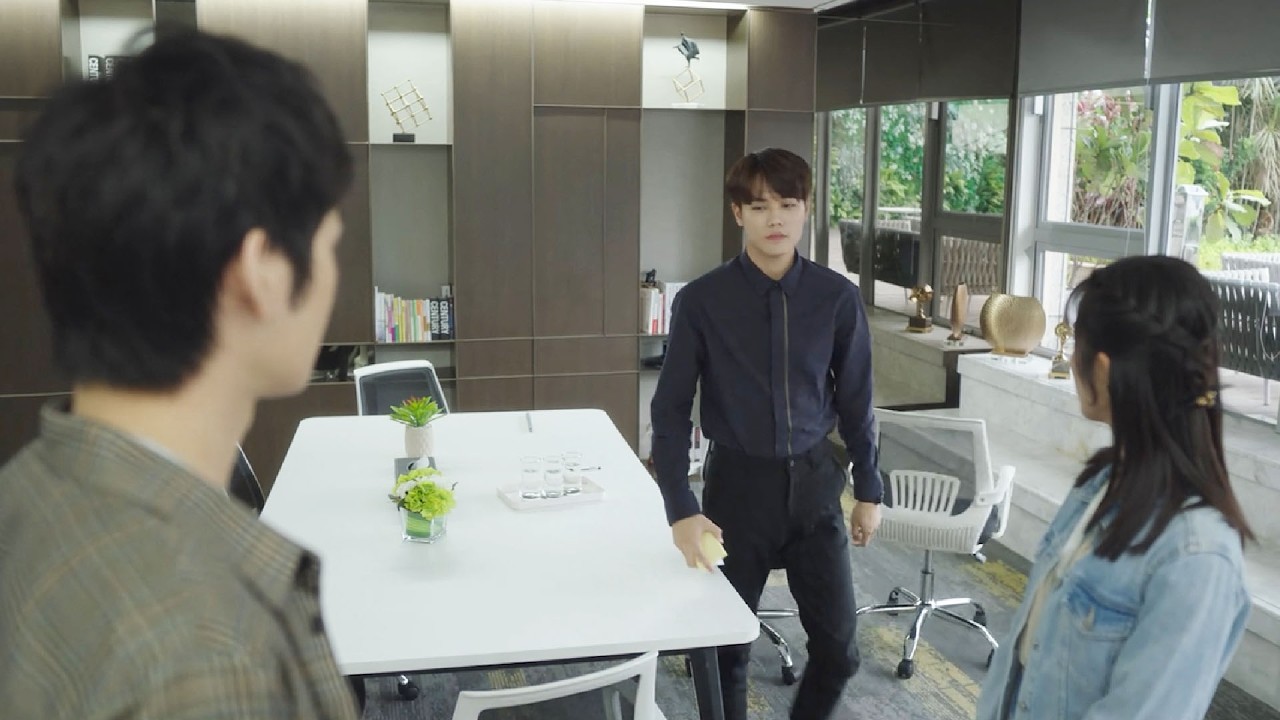 💐【MOVIE】灰姑娘故意和男人親密氣霸總，看到他醋意大發，灰姑娘忍不住偷笑 #原来我很爱你 #Crush #好看中国电视剧 #爱情