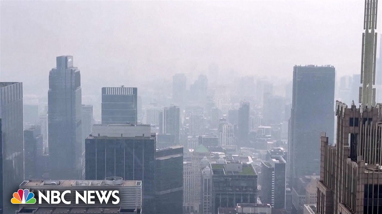 Intense haze caused by smoke from Canadian wildfires shrouds Chicago Intense haze caused by smoke from Canadian wildfires shrouds Chicago