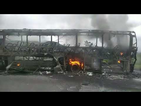 Ônibus pega fogo na BR-277, na volta de Morretes para Curitiba
