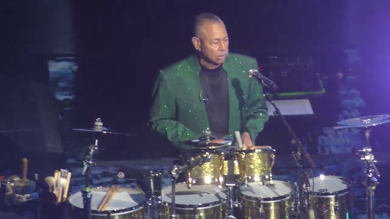 Earth, Wind, and Fire-In the Stone live in Milwaukee, WI 8-9-25