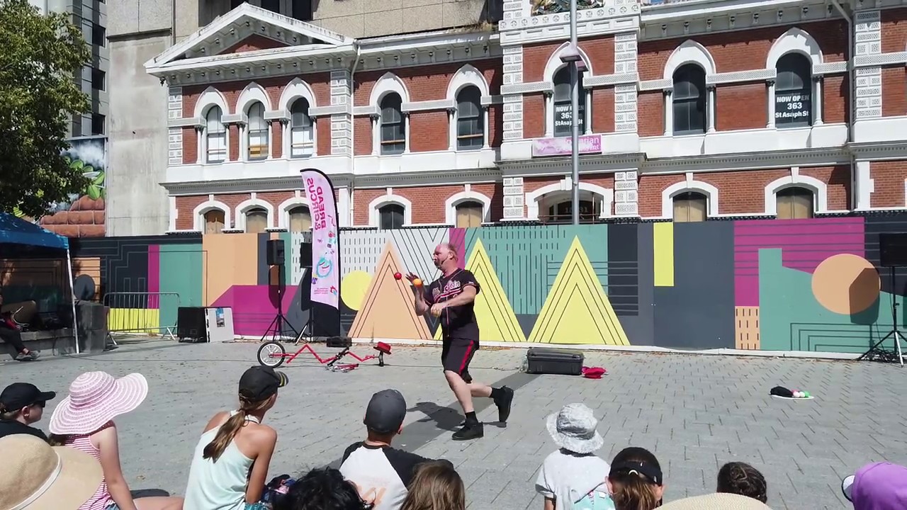 Bread & Circus 2020 World Buskers Festival The Mr Spin Show (Nigel