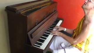 Miniatura de vídeo de "Hare Krishna on Piano | Rhythm Tree Festival 2013"