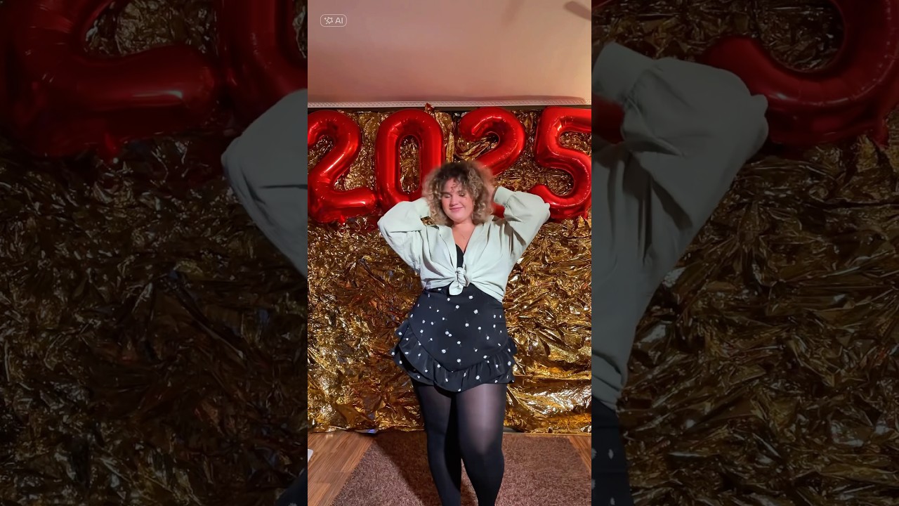 Эффектна вошла в 2025 год 🐍 