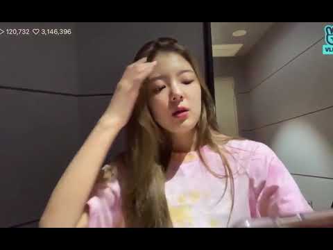 ITZY Lia singing BLACKPINK ROSÉ On The Ground | VLIVE