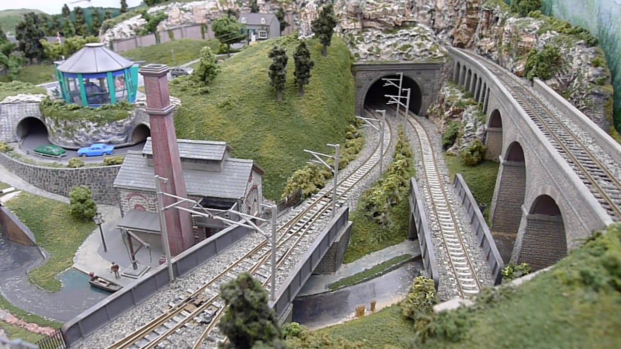 Teignside Quay N Gauge Folding Layout (Part 1) - YouTube