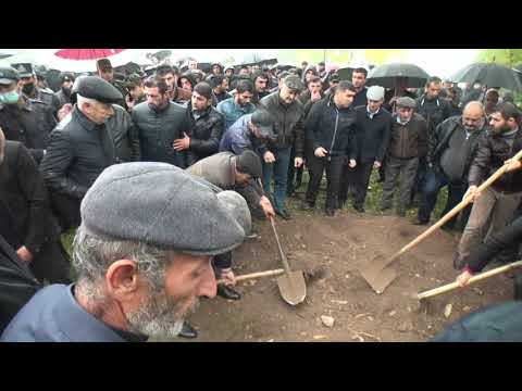 Oğuz rayon Baş Daşağıl kənd.Şəhid Beyrək Fezullayevin dəfn mərasimi