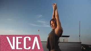 Janicsák Veca - Könnyek az esőben (Official Video) chords