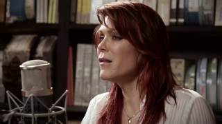 Video voorbeeld van "Beth Hart - Good Day to Cry - 1/26/2017 - Paste Studios, New York, NY"