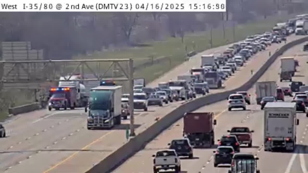 RAW VIDEO: Traffic backs up on 80/35 after crash - YouTube