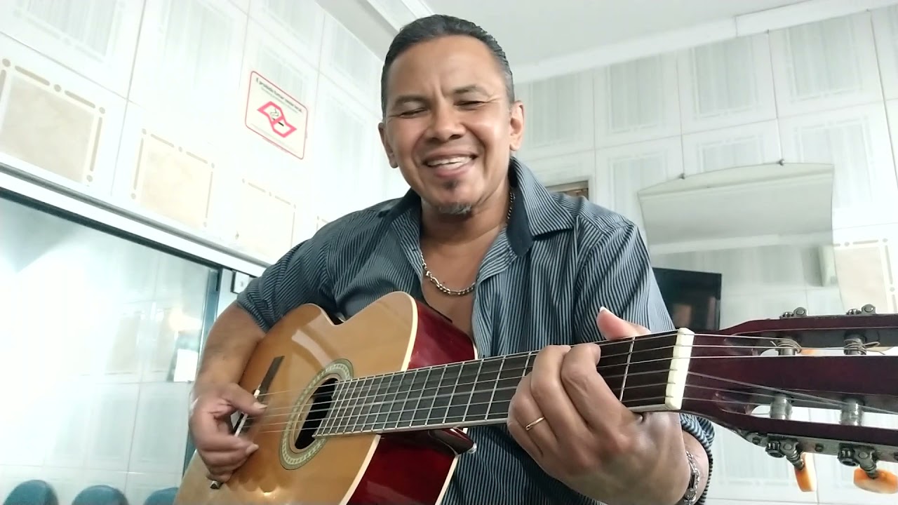 Simão Seresteiro..."Meus olhos estão chrando/ se tu não queres" de Adelino Nascimento