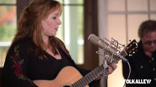 Folk Alley Sessions at 30A: Gretchen Peters - "The Boy From Rye"