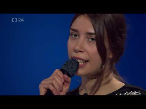 Video: Speváčku Slavu Porovnávali S Monikou Bellucci