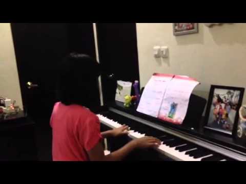 Awandini Kristy Play Piano Cantik (Latihan)