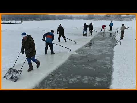 SLIDESHOW: Ice hole swimming in Omsk, Russia