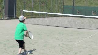 play tennis