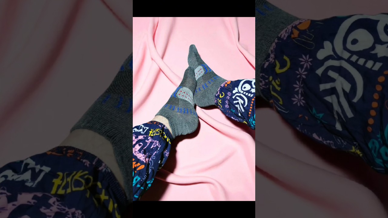 Grey & blue vibes 🧦💙 