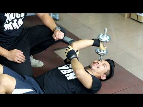 มือใหม่ 20 ท่ายกดัมเบล : วิธีฝึกหลังแขน : ท่า Lying Triceps Extension