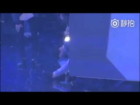 EXO Lay Hurt And Carried Away 16th Top Chinese Music Awards 