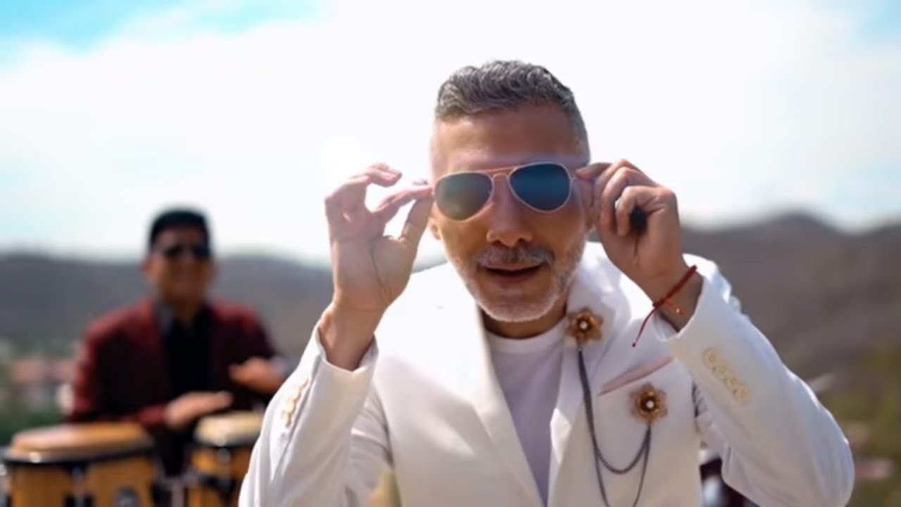 Watch Fernando Gil Ft. Grupo Miramar de José Barette - MIX (Video Oficial) on YouTube