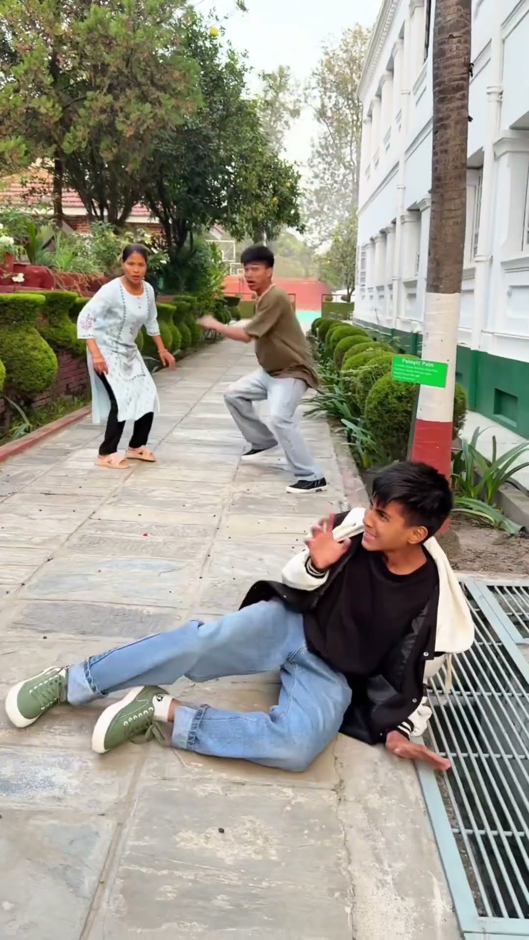 Mujhe Mat Maro ?? | Mom \u0026 Son #shorts #viral #funny