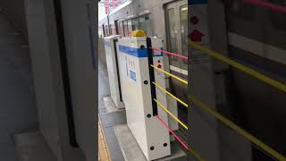223系新快速 大阪駅入線(前面ガラス割れ)