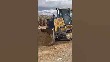 Kolik váží dozer John Deere 700k?