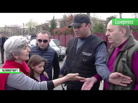 აქცია ახალაიების სახლთან