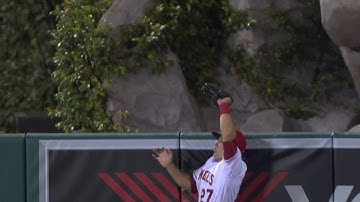 COL@LAA: Trout jumps at the wall to make the catch