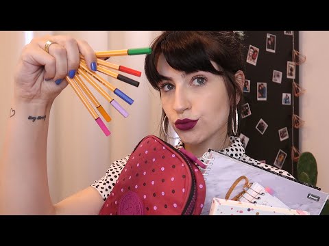 ASMR - AMIGA MALVADA MOSTRANDO MATERIAL ESCOLAR!