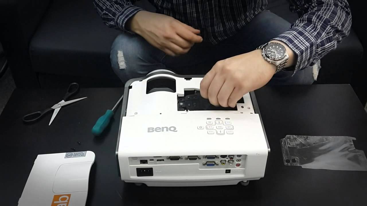 Замена лампового модуля (лампы) в проекторе Benq MX812ST - YouTube