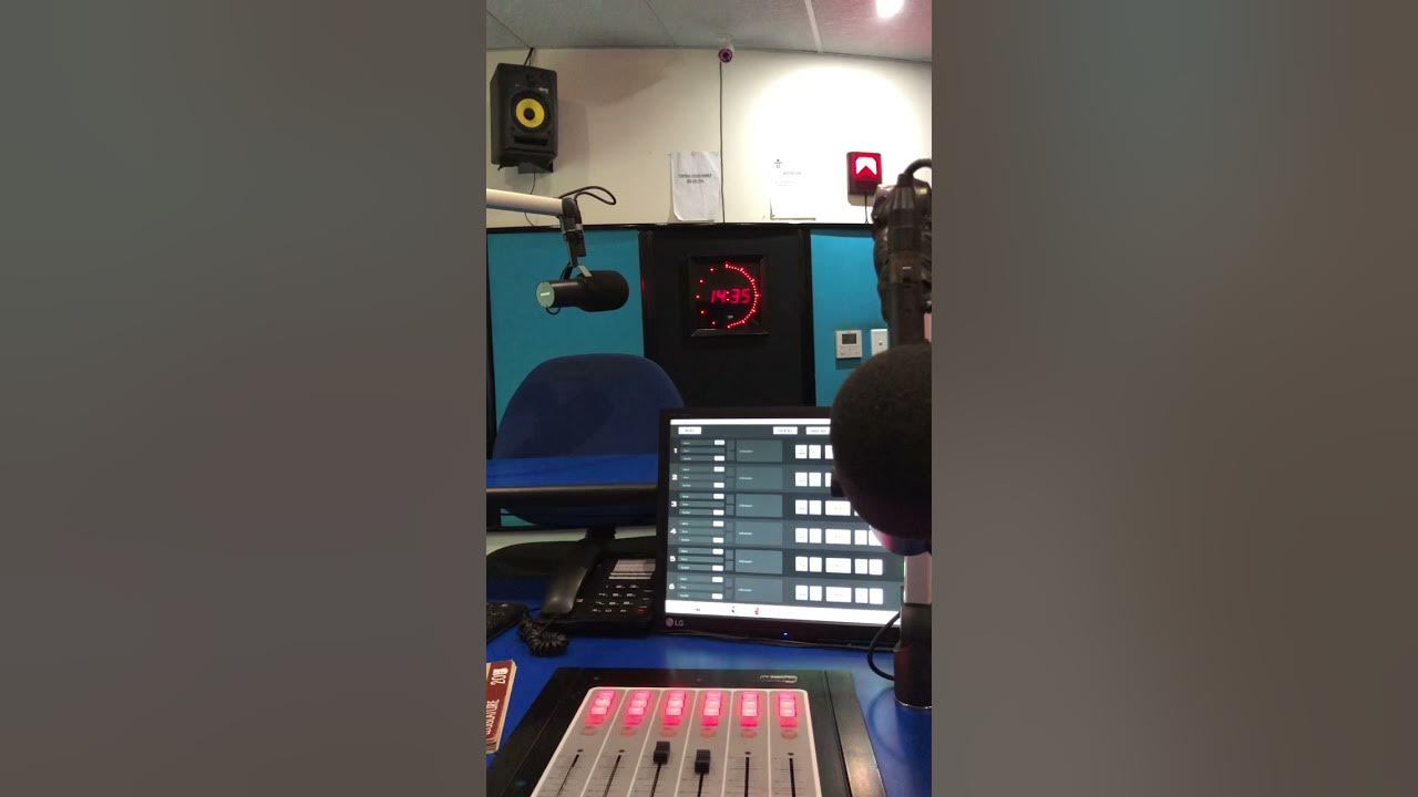 DJ Melzi ft Mkeyz, Mphow69- La Melza on the COOLEST SHOW IN THE CITY #COOLESTINTHECITY #107.6FM DJ Melzi ft Mkeyz, Mphow69- La Melza on the COOLEST SHOW IN THE CITY #COOLESTINTHECITY #107.6FM