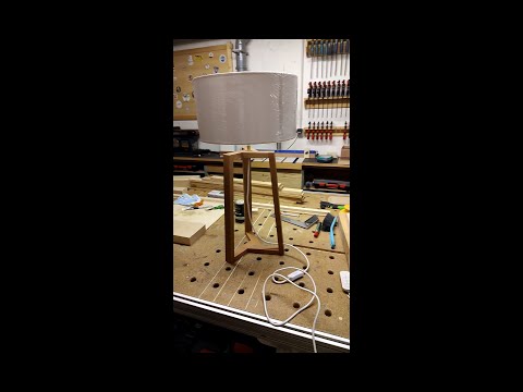 New Lampe Triskel Structure En Hêtre Finition Rubiomonocoat Abat Jour Et Câble Gainé Tissu Blanc