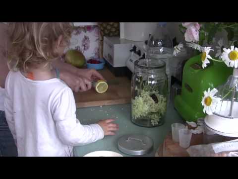 raw-elderflower-cordial