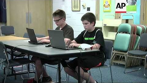 Google has donated 500 Finch Robots to the Chicago Public Library to help kids of all ages learn com