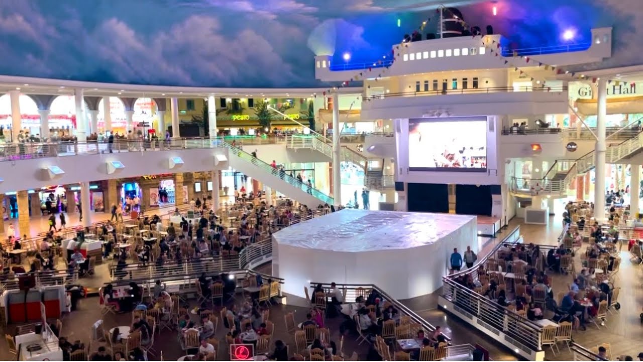 ترافورد سنتر في مانشستر..أكبر مركز تسوق في وسط وشمال انجلترا