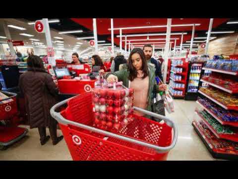 US Online Sales Surge, Shoppers Throng Stores on Thanksgiving Evening