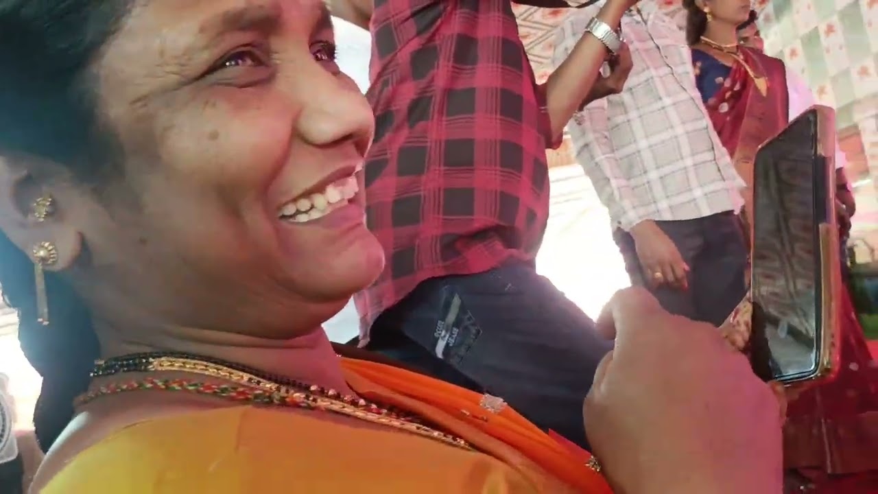 लग्नात आम्हाला कोणीच बोलल नाही 😭