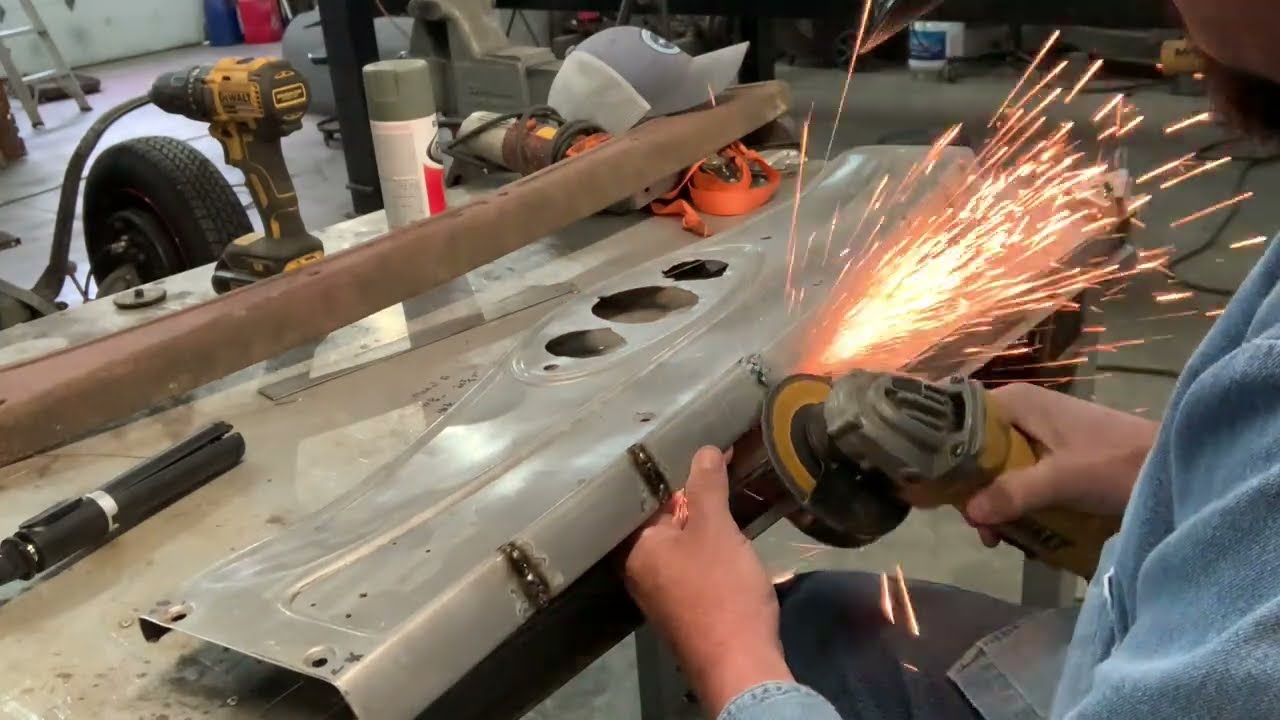 Создание хот-рода на базе купе Model A. Часть 20. Какую приборную панель использовать?