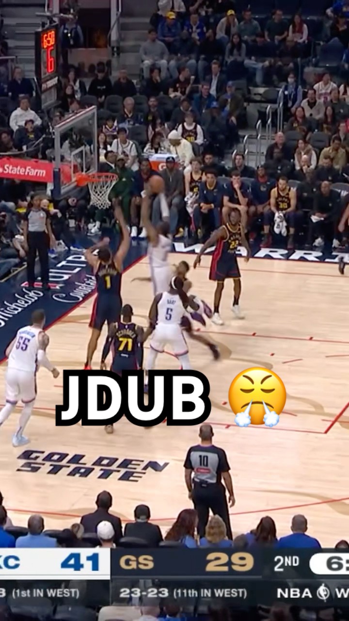 Jaylen Williams goes behind the back to the slam!