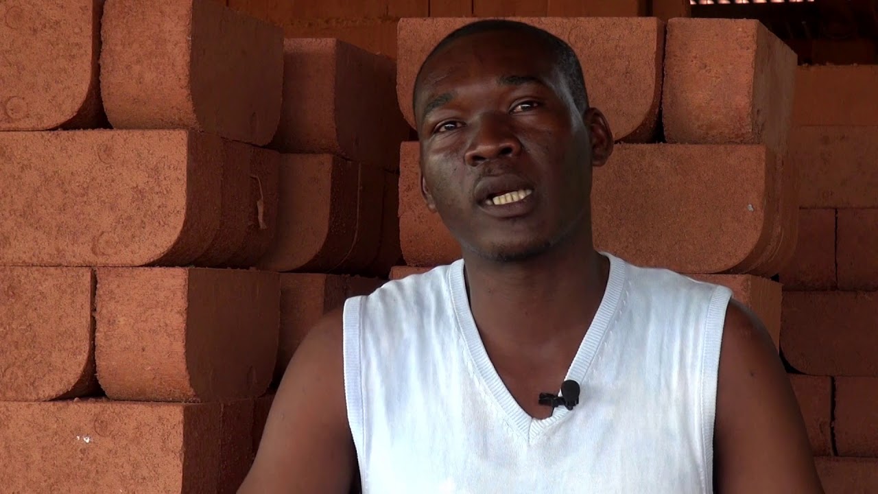 Gabon- MAISON EN TERRE CUITE