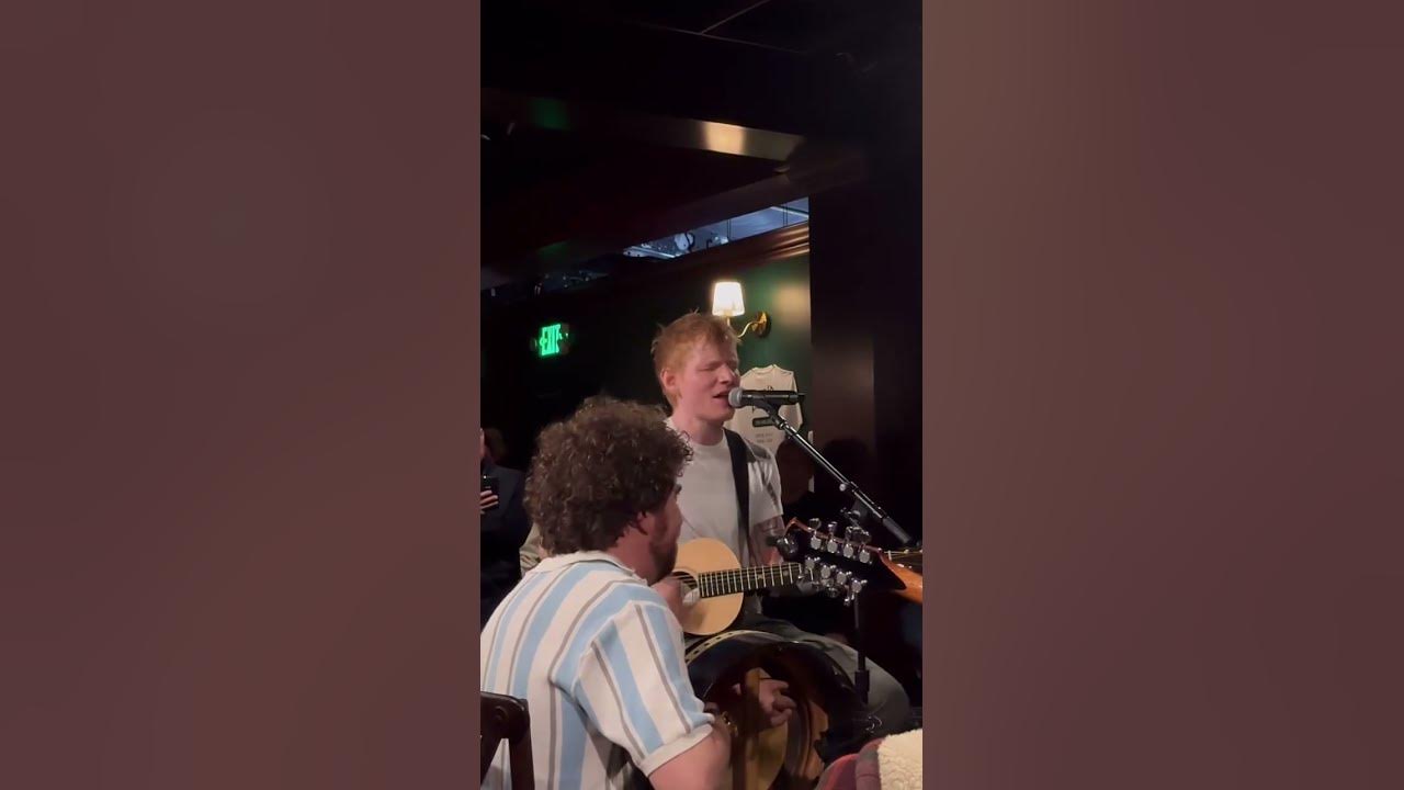 Ed jamming Sapphire the other day at the Old Phone Pub 💎🩷▶️ #edsheeran Ed jamming Sapphire the other day at the Old Phone Pub 💎🩷▶️ #edsheeran