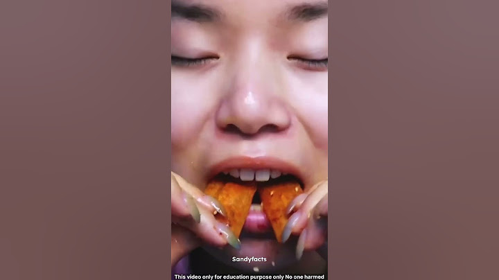 SHE WAS EAT A CHIP BIT END INSIDE FIND #shorts #creative #lifehack #sandyfacts