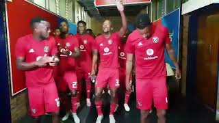 ORLANDO PIRATES SINGING BEFORE THE GAME #ONCEANDALWAYS ⚪⚫🔴☠☠☠❤