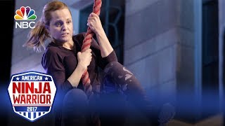 Famous Mena Suvari's Run - Celebrity Ninja Warrior for Red Nose Day Net Worth