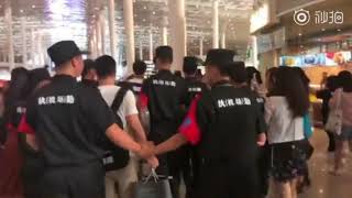 迪玛希Dimash,[20180616]  Dimash arrived at Shenzhen airport. (from Beijing to Shenzhen)