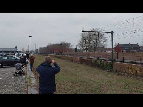 directie trein 'De Kameel' arriveert op station Deurne (NL)(1)