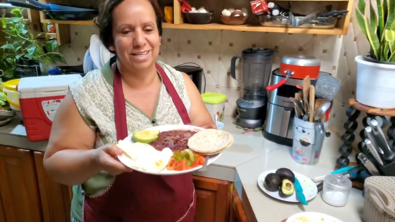 Desayuno con frijoles encebollados