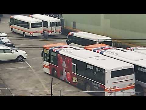 首都客運 宜蘭回來的畢業生137-FN與整備中的Coaster×4+路過的三重客運Isuzu車輛